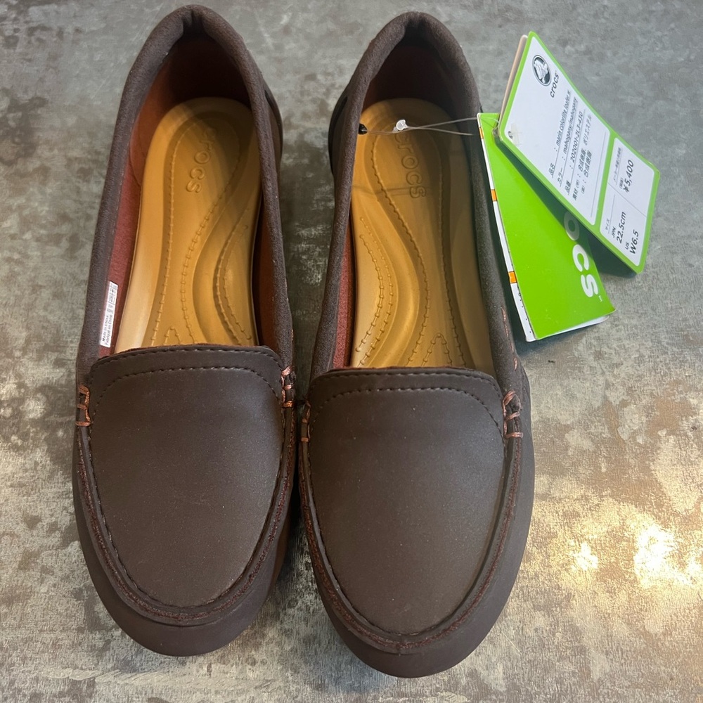 NWT Crocs Brown Loafers Size 6.5